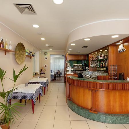 Hotel Chiar Di Luna Senigallia Exterior foto