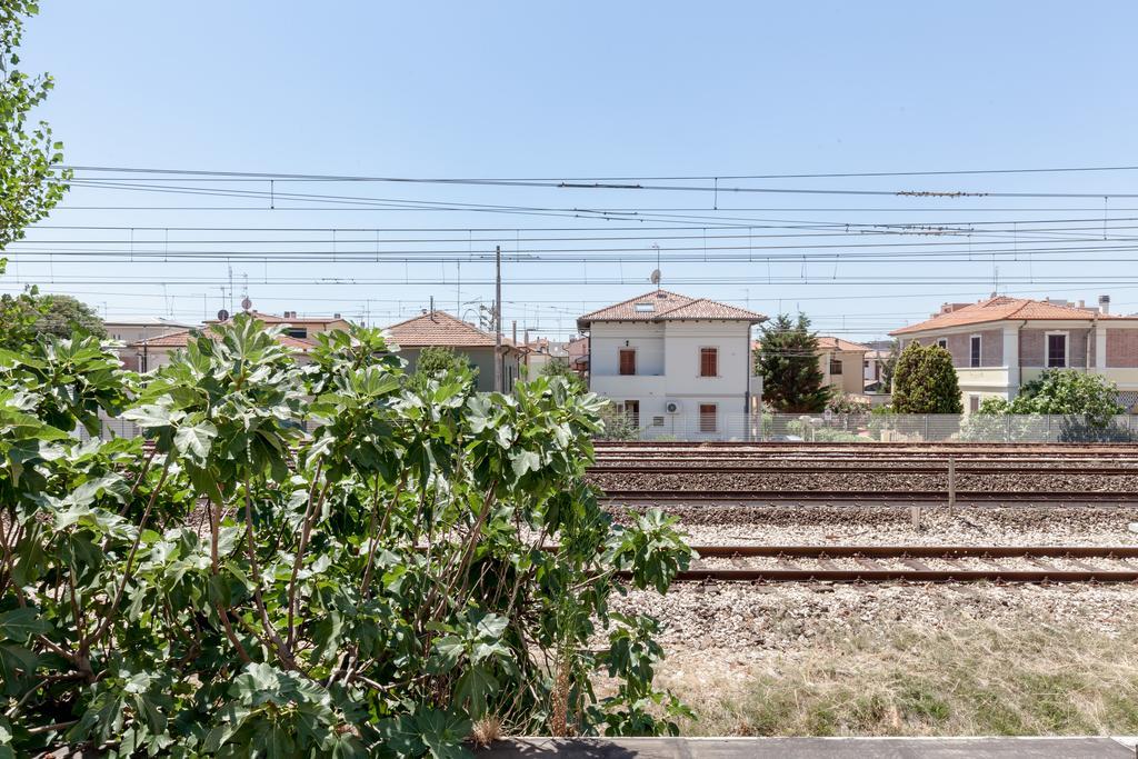 Hotel Chiar Di Luna Senigallia Exterior foto