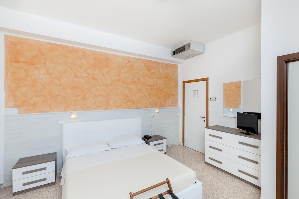Hotel Chiar Di Luna Senigallia Cameră foto