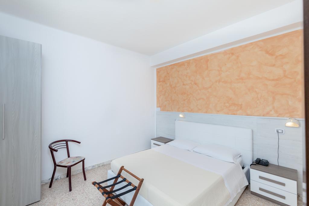 Hotel Chiar Di Luna Senigallia Cameră foto