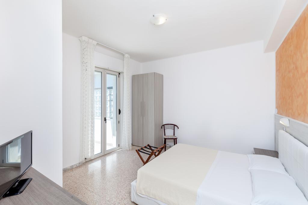 Hotel Chiar Di Luna Senigallia Cameră foto